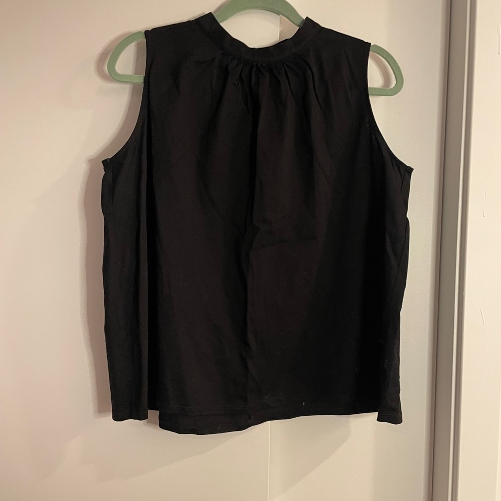 Uniqlo Black Sleeveless Blouse
